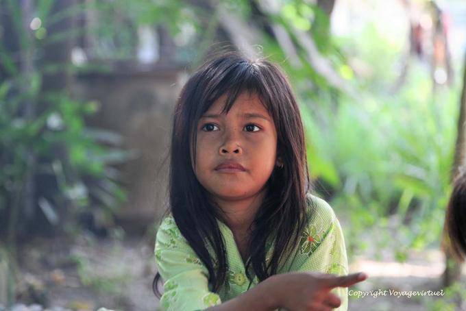 Retrato de uma menina cambojana, Wat Roka Kandal Kracheh (Kratie) - Camboja