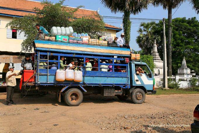 Caminhão do transporte em comum Kracheh (Kratie) - Camboja