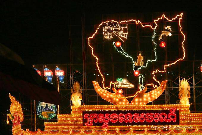 Char flutuante simbolizando Camboja, Bon-om-tuk, Phnom Penh - Camboja
