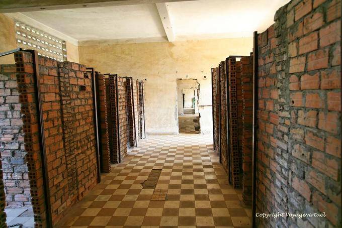 Células de uma sala de aula no primeiro andar, Tuol Sleng, em Phnom Penh - Camboja