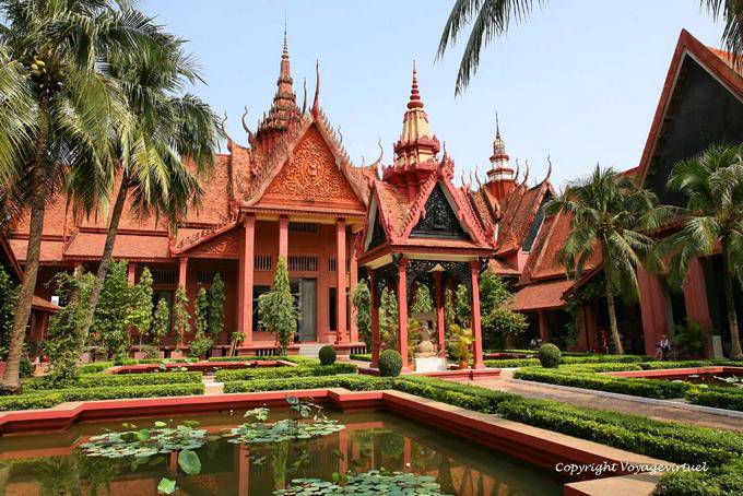 Uma das quatro bacias na lotus Museum Phnom Penh - Camboja