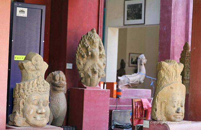 Cabeça Yaksa e outros tesouros, Museu Nacional, Phnom Penh - Camboja