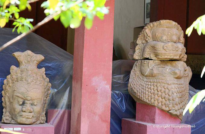 Chefes Yaksa e leão do guardião Museum Phnom Penh - Camboja