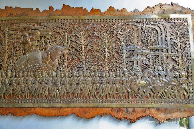 Fresco esculpida em metal, Wat Preah Keo, Phnom Penh - Camboja
