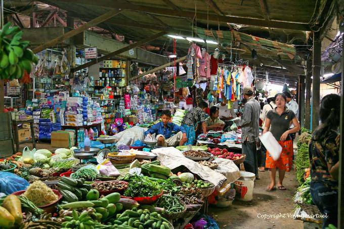 Barracas no antigo mercado em Siem Reap - Camboja