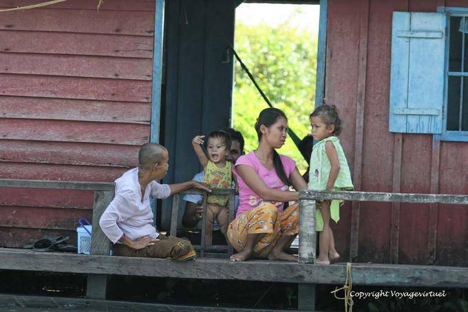 A vida em família sobre o Tonle Sap - Camboja