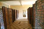 Células de uma sala de aula no primeiro andar, Tuol Sleng, em Phnom Penh, Camboja.