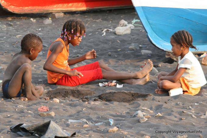 Santiago, Puerto Gouveia, jogos infantis - Cabo Verde