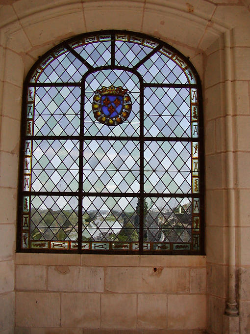 Vitral de uma janela para o Loire, Amboise Castelo, França.