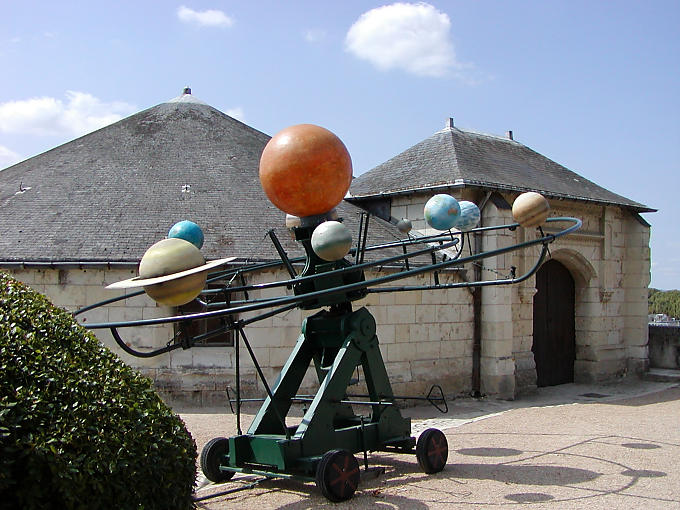 O sistema solar, desenhado por Leonardo Da Vinci, Clos Luce, Amboise, França.