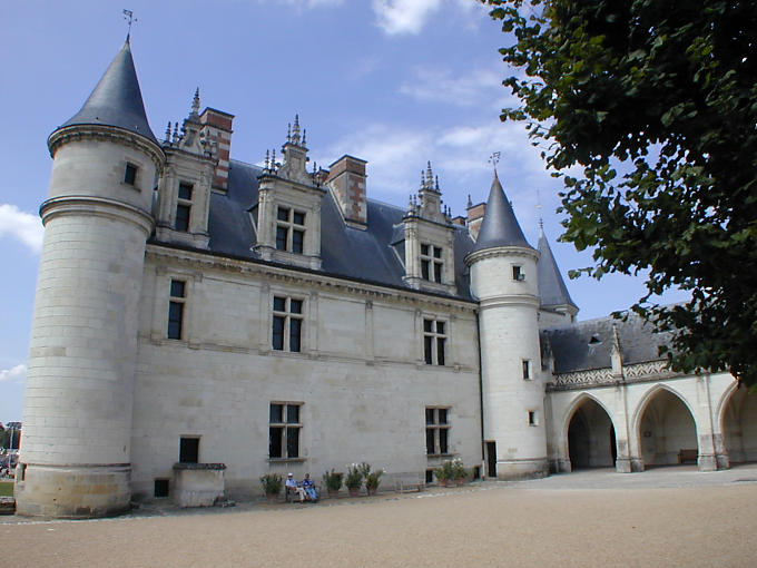 No tribunal Logis Real, Château d'Amboise, França.