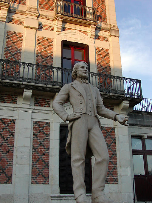 Estátua de Robert Houdin, House of Magic in Blois, França.