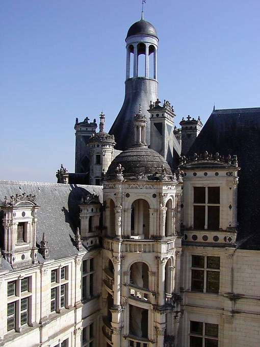 Chambord, vista para o exterior da escada, França.