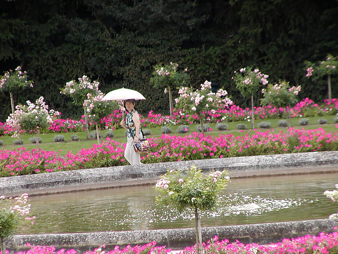 Caminhada no jardim de Catherine, Chenonceau, França.