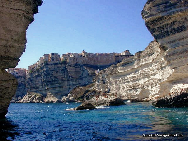 Bonifacio, ao deixar o Sdragonato, Corsica