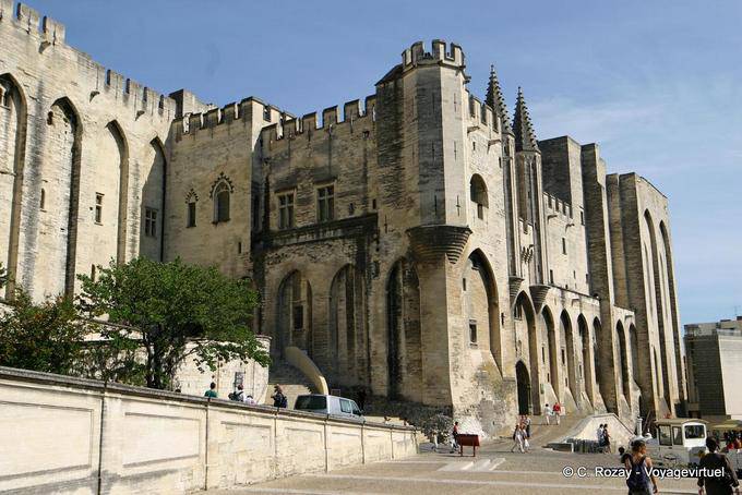 Torre ângulo entre a porta Notre Dame ea porta de Champeaux, Palais des Papes, em Avignon, Provença, França