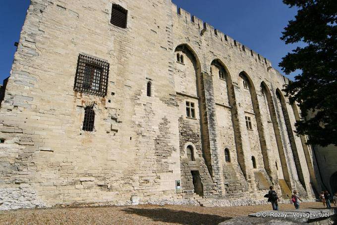 Parede exterior da Grande Audiência, vista Peyrollerie da rua, Palais des Papes, em Avignon, Provença, França