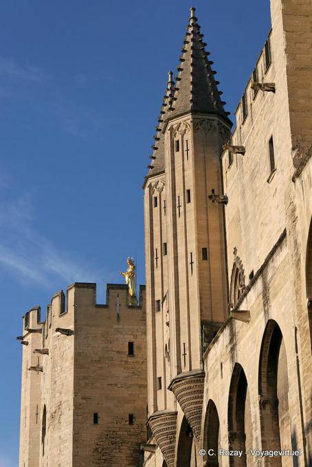 Perspectiva da fachada ocidental, Palácio dos Papas, em Avignon, Provença, França