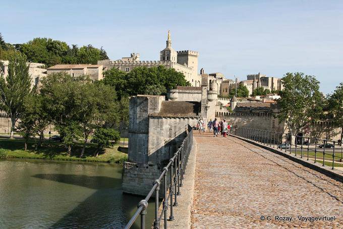 Vista da cidade papal de ponte Avignon, Provença, França