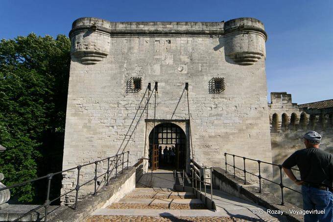 A torre do Chatelet e sua ponte levadiça, St. Benezet Bridge, Avignon, Provença, França