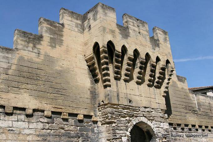 Top postern nas muralhas da cidade de Avignon, Provença, França