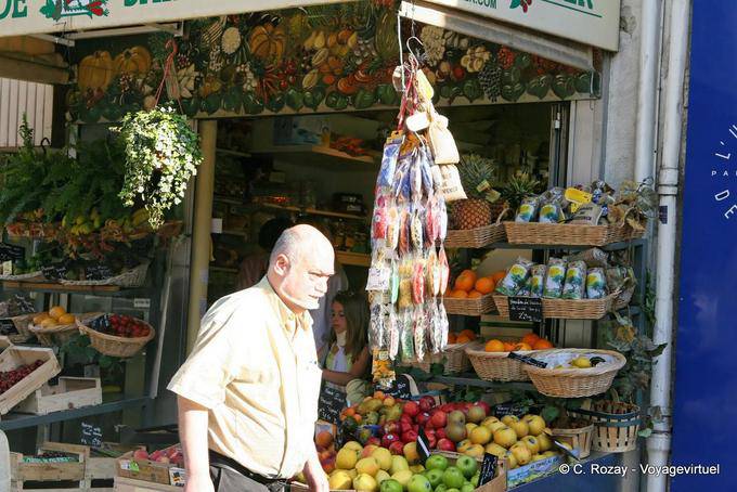 Passando fruta tenda e comerciante vegetal, Avignon, Provença, França