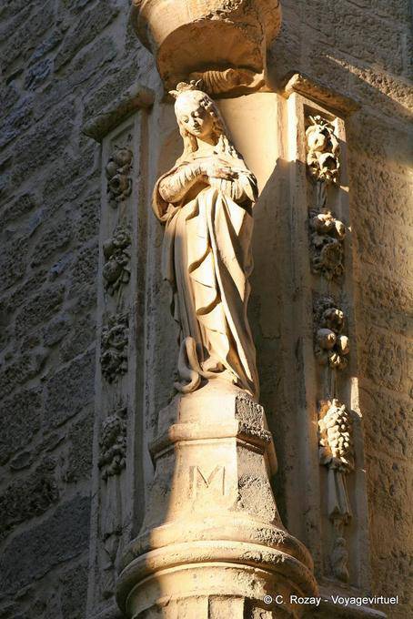 Nicho virgem bonita, na esquina da Rue Amelier- Petite Saunerie, Avignon, Provença, França