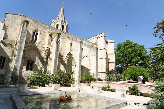 Avignon, restos de claustro Saint-Martial da Praça Agricola Perdiguier, Provença, França