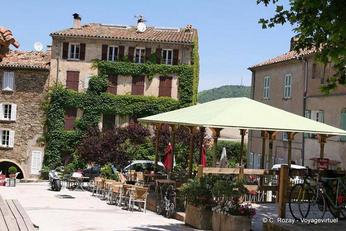 La Garde-Freinet na Place du Marché de Provence, Provença, França