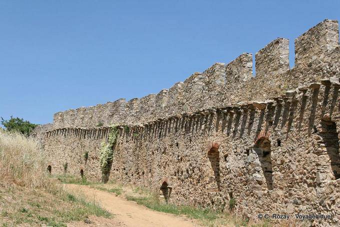Grimaud, muralhas do castelo, Provença, França