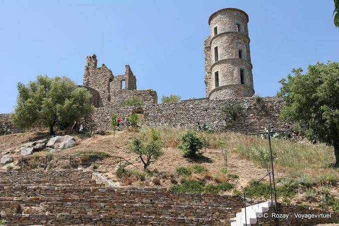 Grimaud, teatro ao ar livre e do castelo do Conde Senard, Provença, França