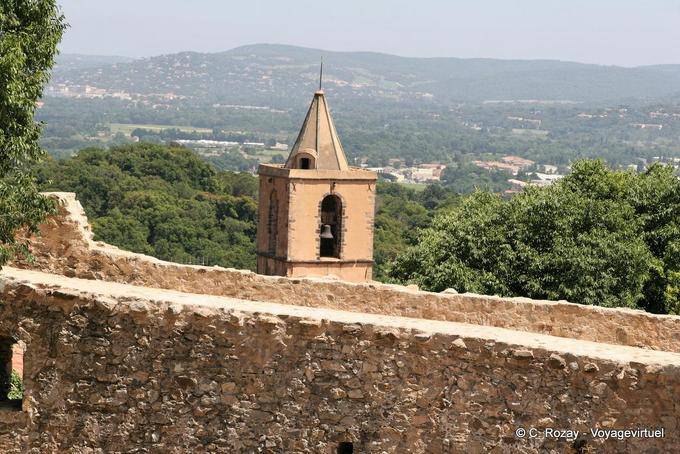 Grimaud, torre vista das muralhas do castelo, Provença, França