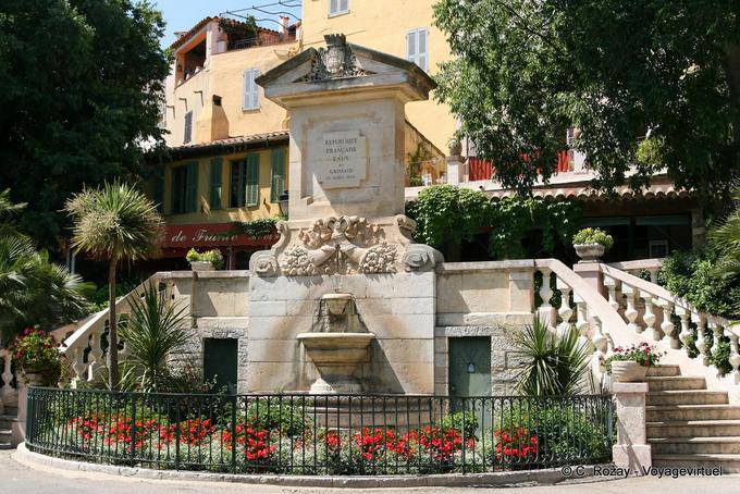 Grimaud Grimaud fonte de água, Provença, França