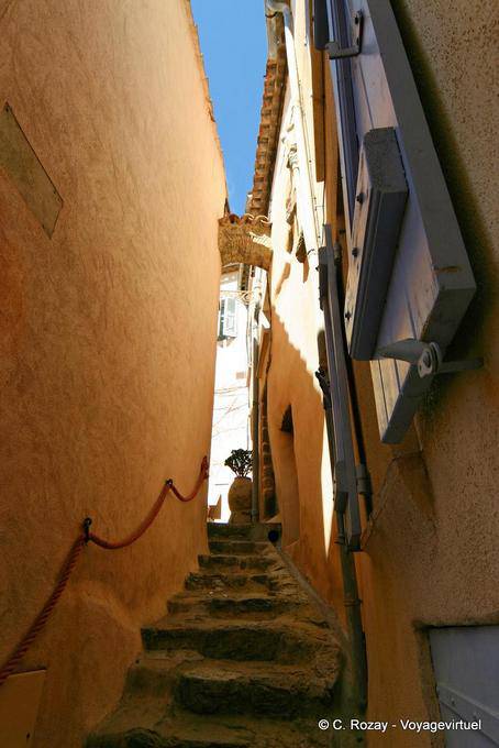 Ramatuelle, Traboule escadaria, Provença, França