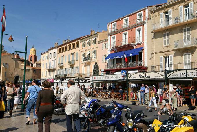 Saint-Tropez, caminhar ao longo do cais Suffren, Provença, França