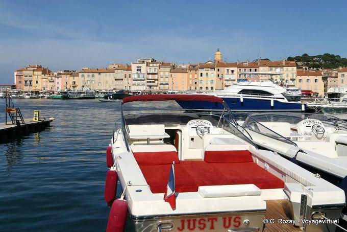 Saint-Tropez, uma outra vista do porto a partir do cais Hippolyte Bouchard, Provença, França