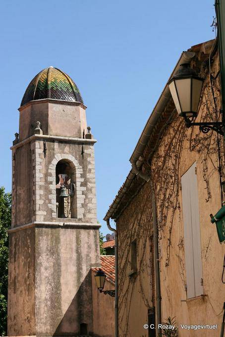 Saint-Tropez, a torre sineira da Capela de Nossa Senhora da Misericórdia, Provença, França