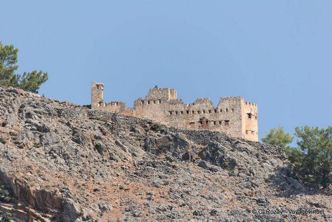 Ruínas da fortaleza turca Agia Roumeli - Creta, Grécia