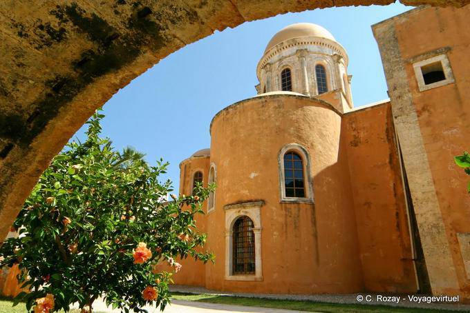 Agia Triada Akrotiri, atrás do principal santuário da catedral (ministro) - Creta, Grécia