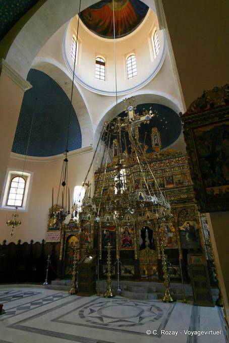 Muro banhado ícones na catedral de Agia Triada Jagarolon - Creta, Grécia