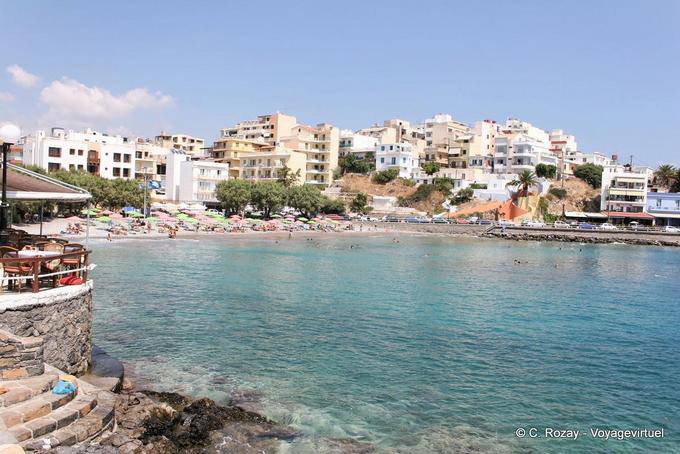 Agios Nikolaos, a praia (na praia) - Creta, Grécia
