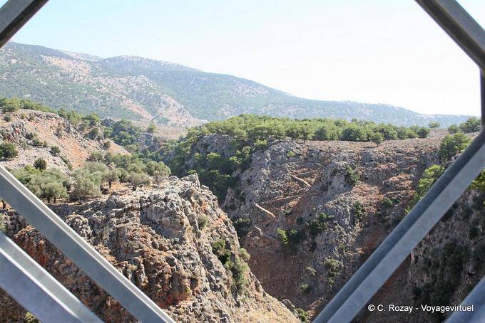 Anopoli, Ponte de Ferro sobre o Gorge Aradena - Creta, Grécia