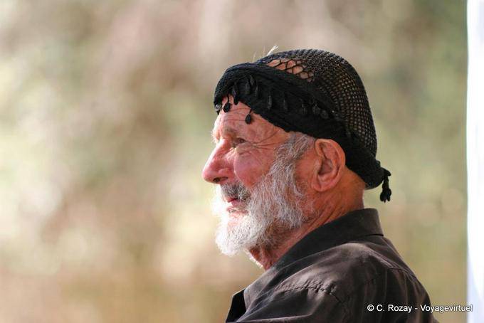 Anopolis Man in sariki - Creta, Grécia