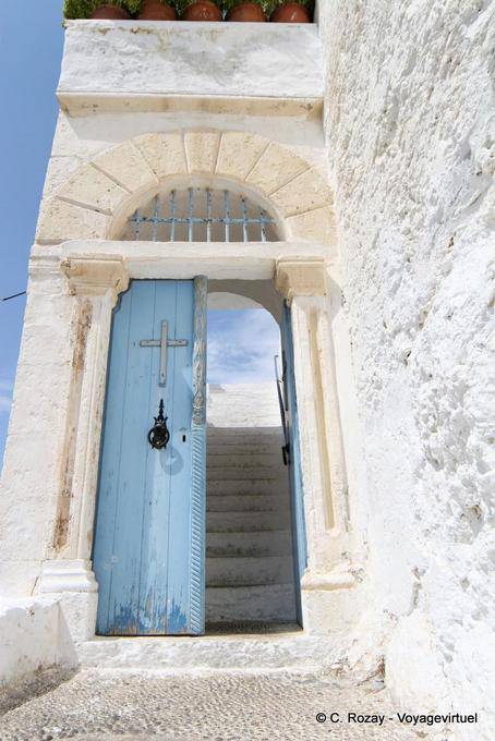 Porta da entrada principal do mosteiro Chryssoskalitissa - Creta, Grécia
