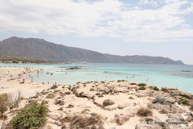 Nadar em água quente e banhos de sol, Elafonissi - Creta, Grécia