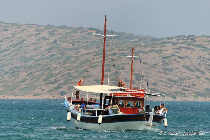 Barco off Elounda - Creta, Grécia