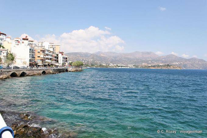 Chegada na cidade, Elounda - Creta, Grécia