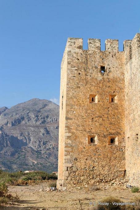 Torre com ameias de Franc Château, Frangokastello - Creta, Grécia