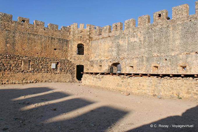 Dentro da fortaleza construída pelos venezianos para 1374, Frangokastello - Creta, Grécia