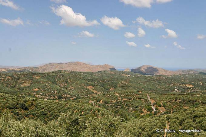 Hilly e cultivado para Georgioupoli - Creta, Grécia